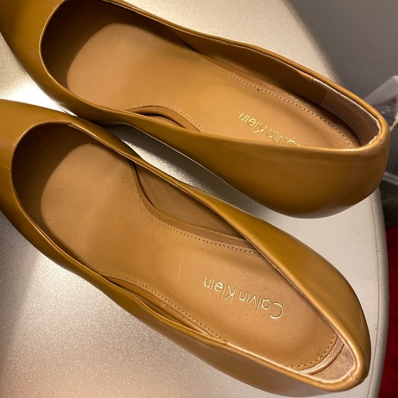 Beige heels like new. Nine West size 10 - Picture 3 of 5